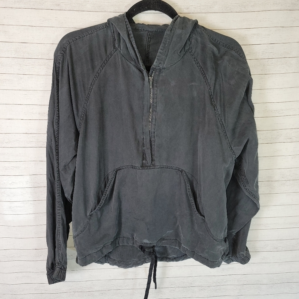 LULULEMON GRAY PULLOVER HALF ZIP HOODIE, sz SMALL